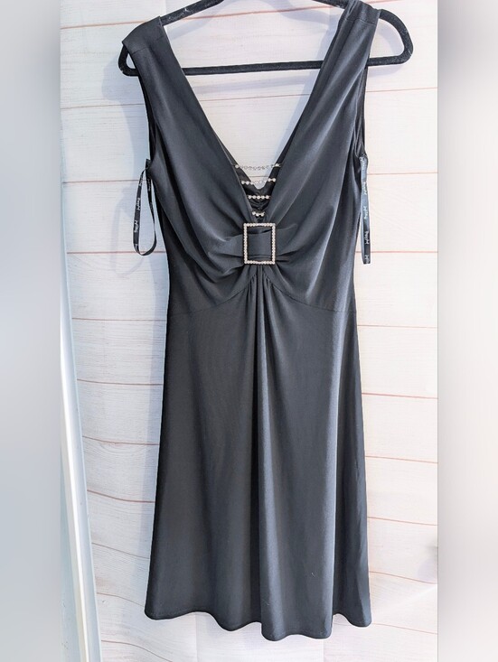 Joseph Ribkoff Dresses & Skirts - Joseph Ribkoff Black V-Neck Dress with Bling Buckle Detail Size 4